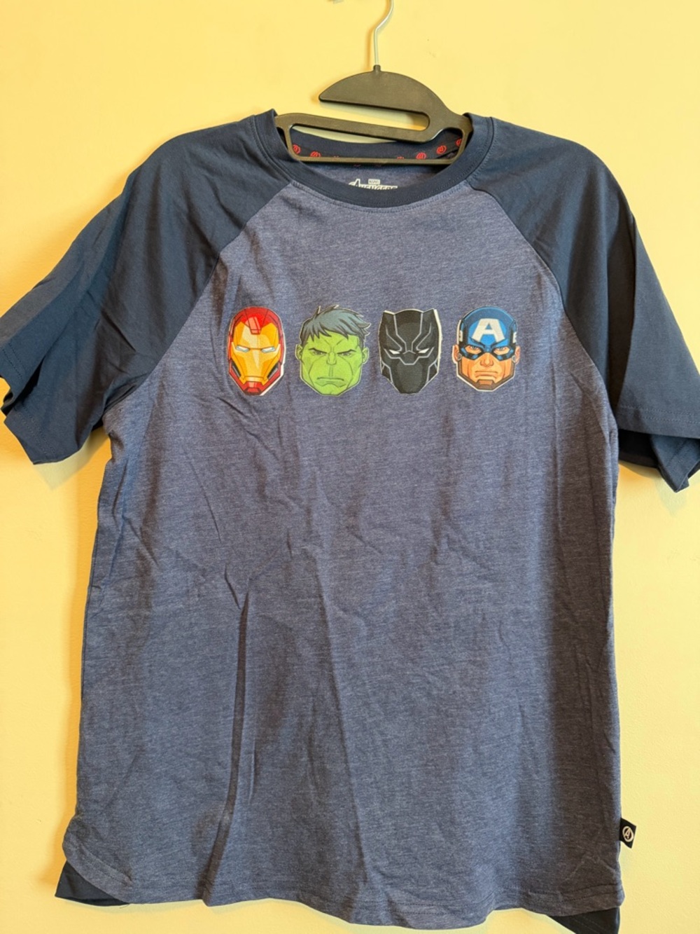 MARVEL AVENGERS
SUPERHERO HULK IRONMAN
T-SHIRT Youth Boys Size XXL-18